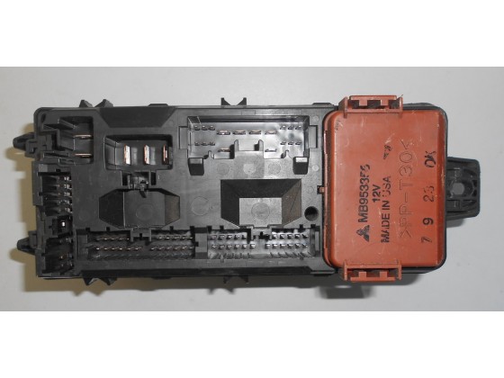 Caixa Fusíveis Mitsubishi Carisma 1.9 TD 1997 cxf88